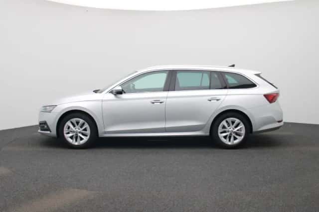 Škoda Octavia (2024) thumbnail 4