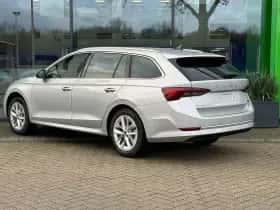 Škoda Octavia (2024) thumbnail 4