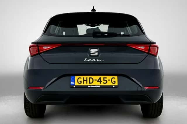 SEAT Leon (2024) thumbnail 3