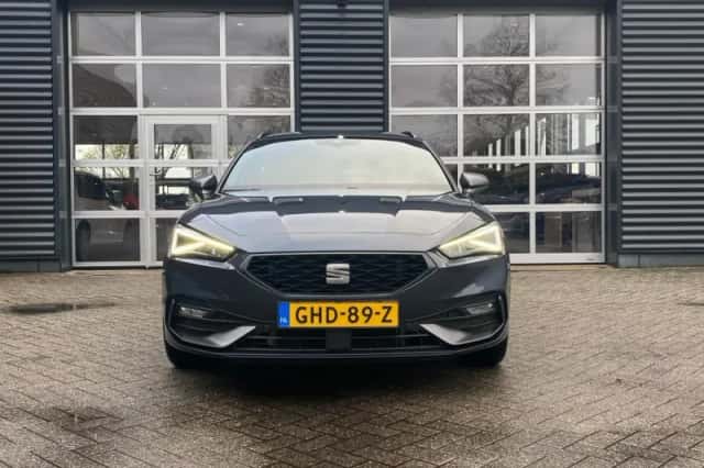 SEAT Leon (2024) thumbnail 2