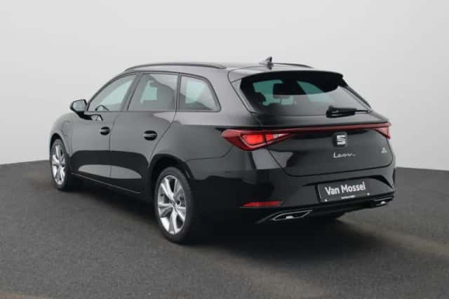 SEAT Leon (2025) thumbnail 2