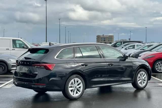 Škoda Octavia (2024) thumbnail 3