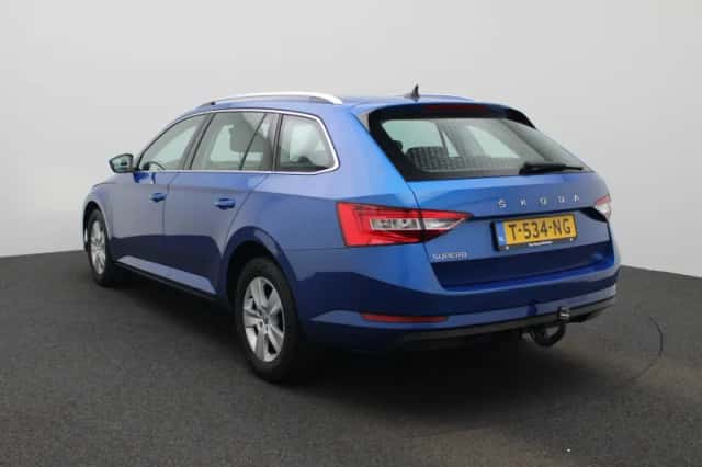 Škoda Superb (2023) thumbnail 2