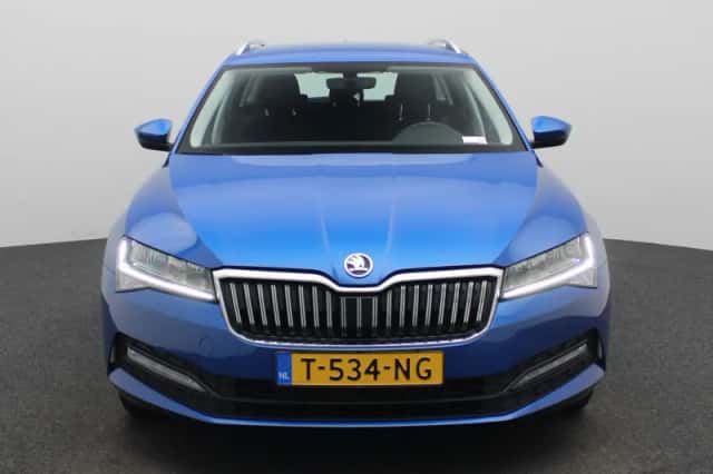 Škoda Superb (2023) thumbnail 3