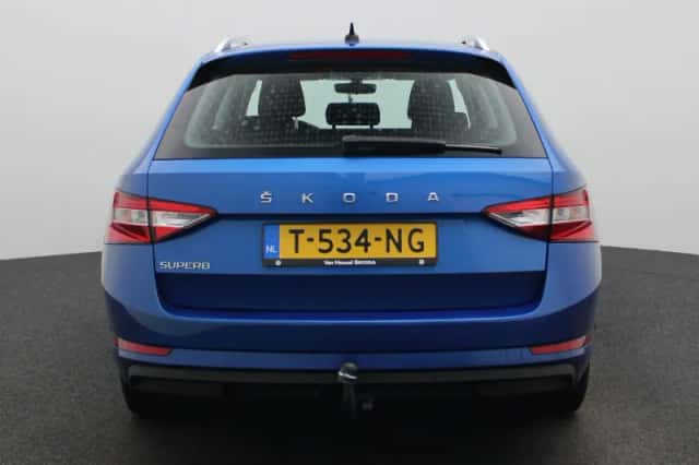 Škoda Superb (2023) thumbnail 5