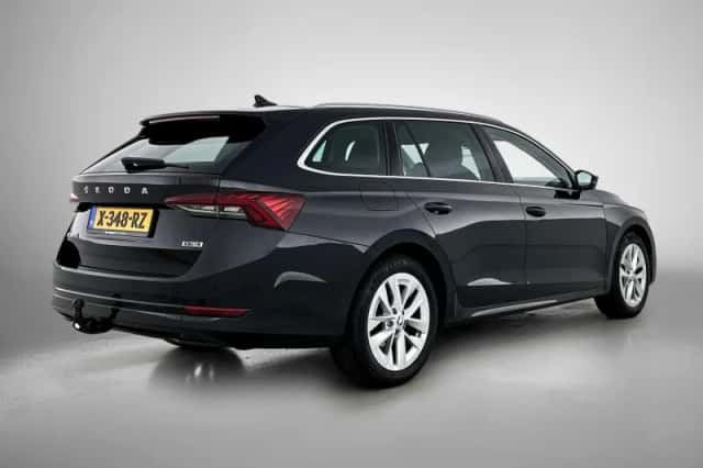 Škoda Octavia (2024) thumbnail 4