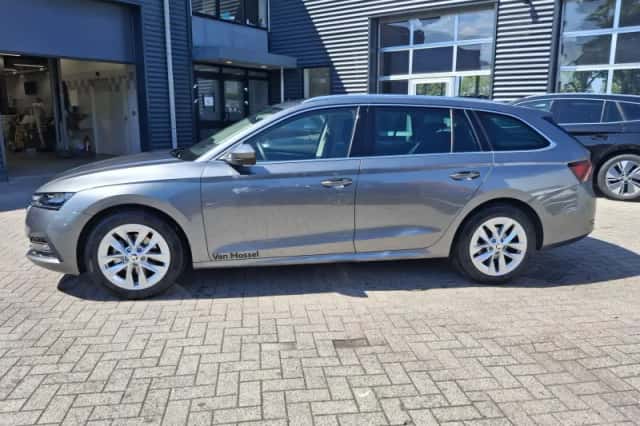 Škoda Octavia (2024) thumbnail 3