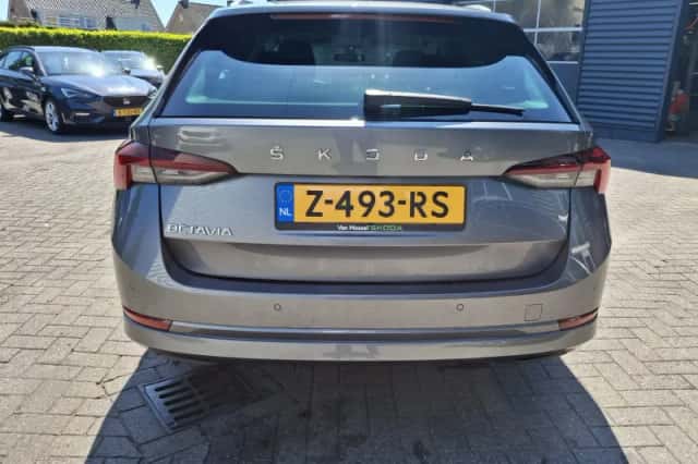 Škoda Octavia (2024) thumbnail 5
