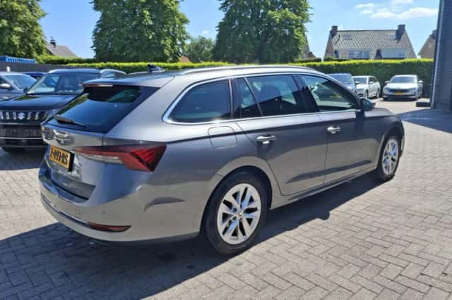 Škoda Octavia (2024) thumbnail 6