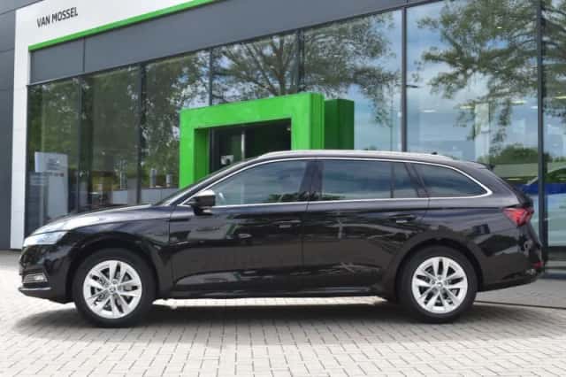 Škoda Octavia (2024) thumbnail 3
