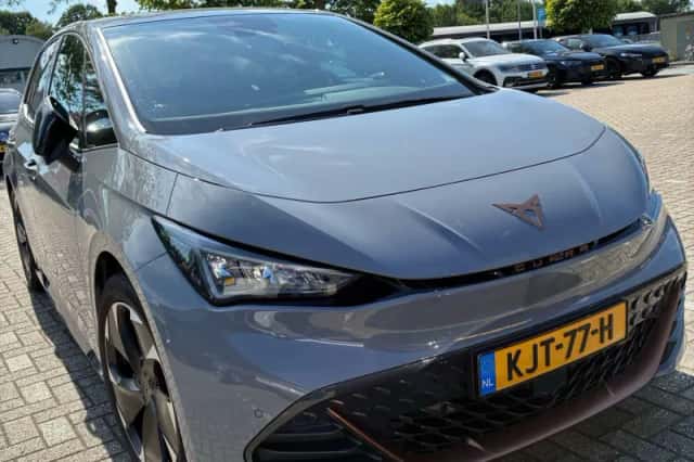 CUPRA Born (2024) thumbnail 3