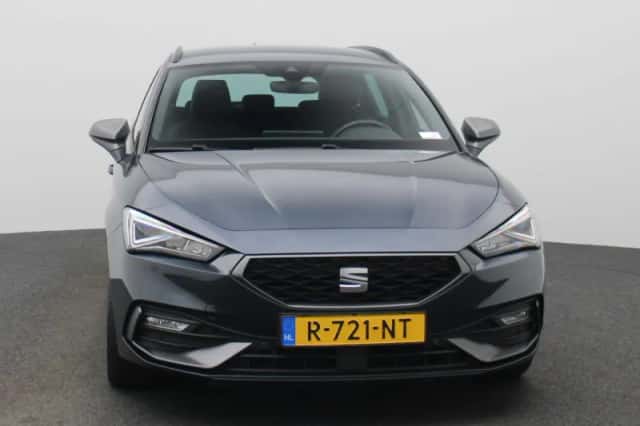 SEAT Leon (2022) thumbnail 3