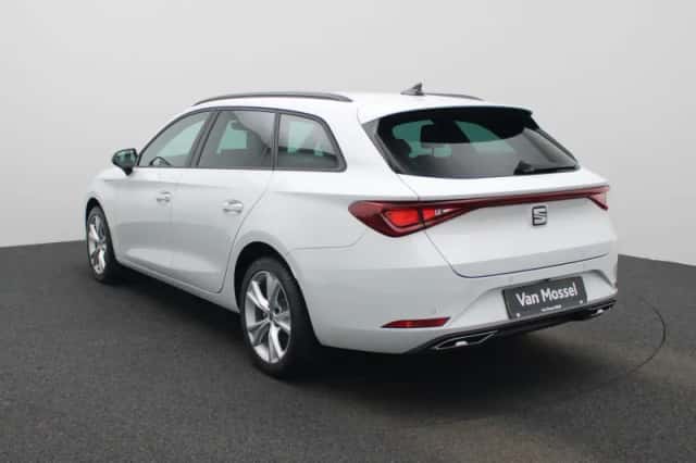 SEAT Leon (2025) thumbnail 2