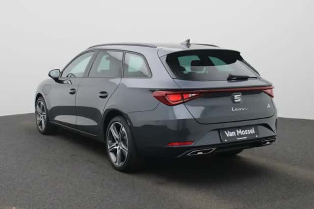 SEAT Leon (2025) thumbnail 2