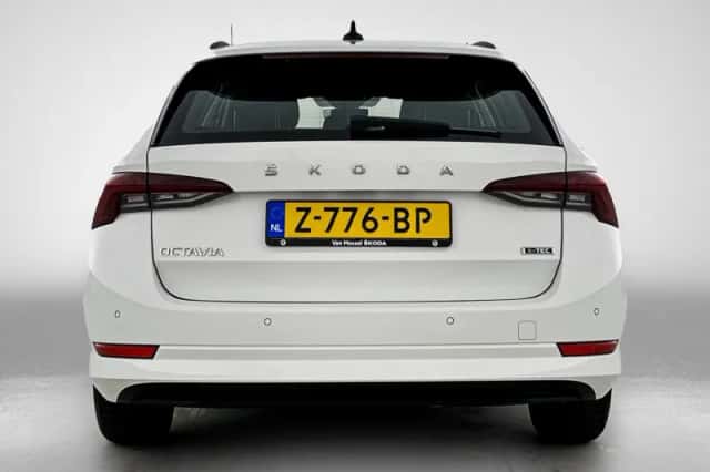 Škoda Octavia (2024) thumbnail 3