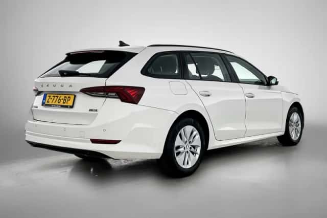 Škoda Octavia (2024) thumbnail 4