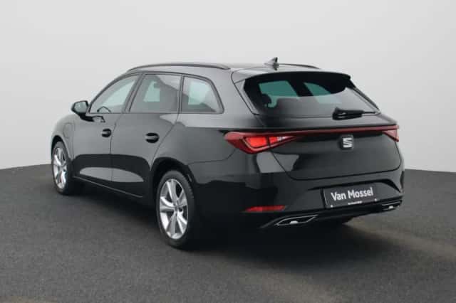 SEAT Leon (2025) thumbnail 2