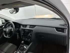 Škoda Octavia (2019) thumbnail 20