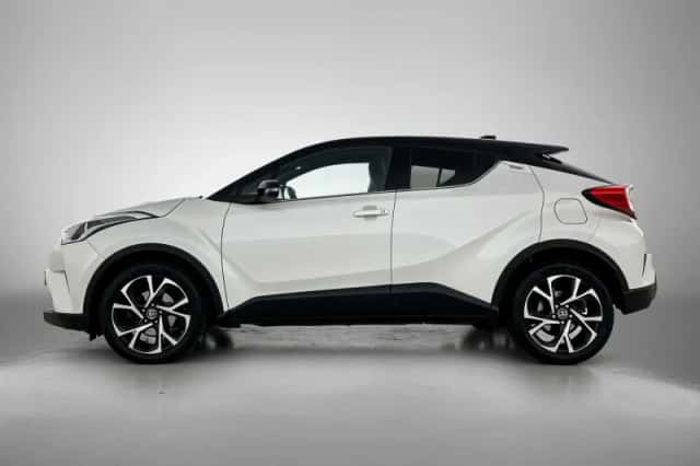 Toyota C-HR (2017) thumbnail 2