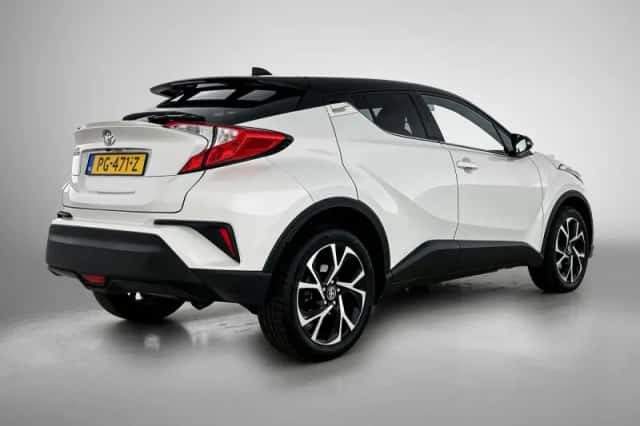 Toyota C-HR (2017) thumbnail 4