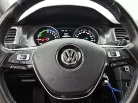 Volkswagen E-Golf (2015) thumbnail 35