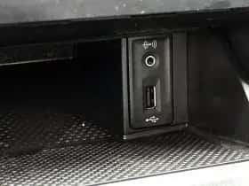Volkswagen E-Golf (2015) thumbnail 36