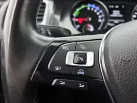 Volkswagen E-Golf (2015) thumbnail 6