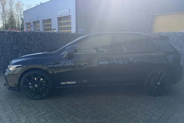 Volkswagen Golf (2026) thumbnail 4