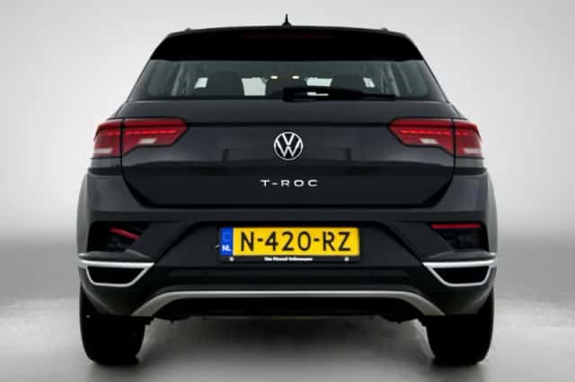 Volkswagen T-Roc (2022) thumbnail 3