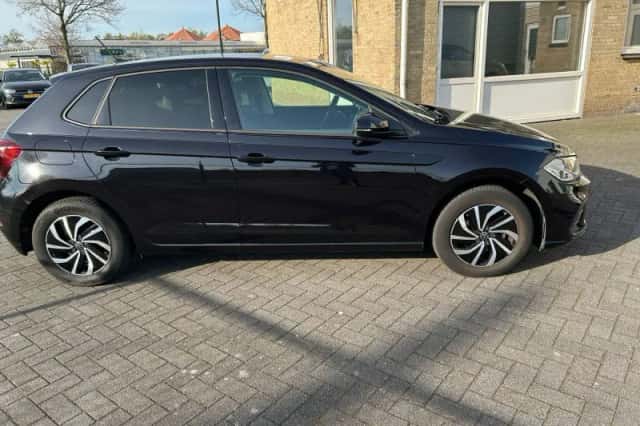 Volkswagen Polo (2023) thumbnail 2