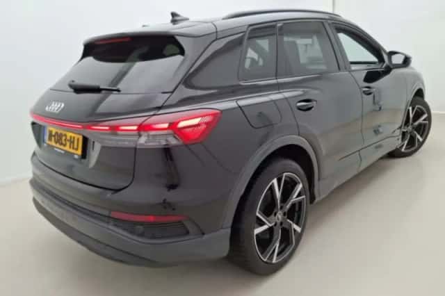 Audi Q4 e-tron (2021) thumbnail 2