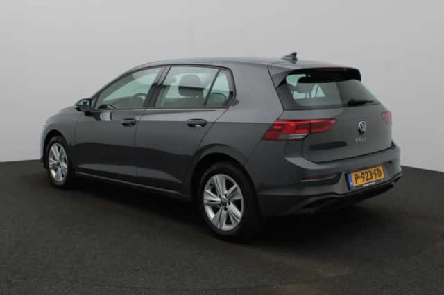 Volkswagen Golf (2021) thumbnail 2