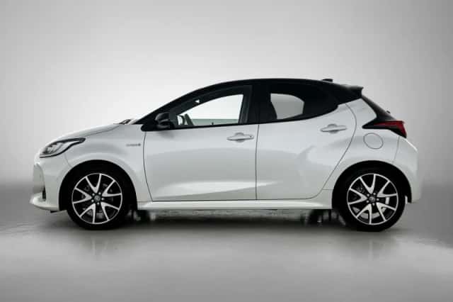 Toyota Yaris (2020) thumbnail 2