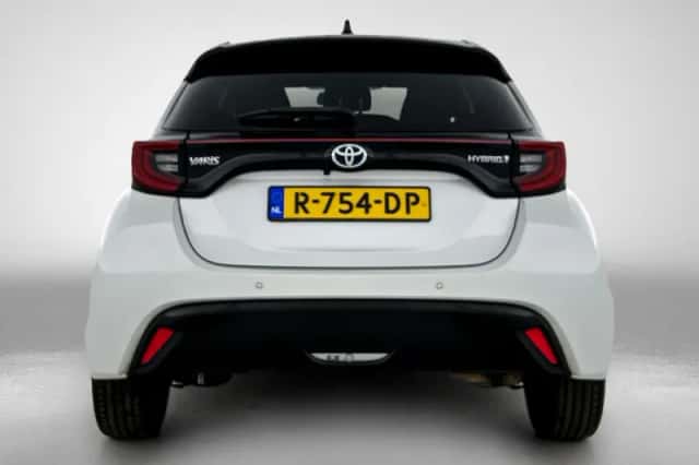 Toyota Yaris (2020) thumbnail 3