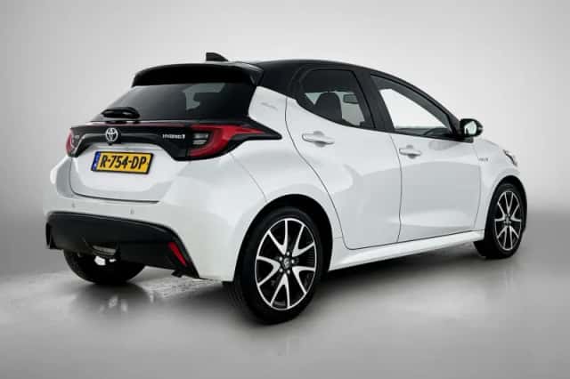 Toyota Yaris (2020) thumbnail 4