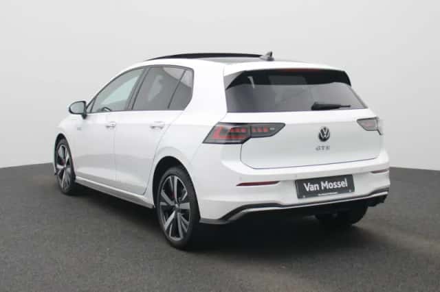 Volkswagen Golf (2025) thumbnail 2