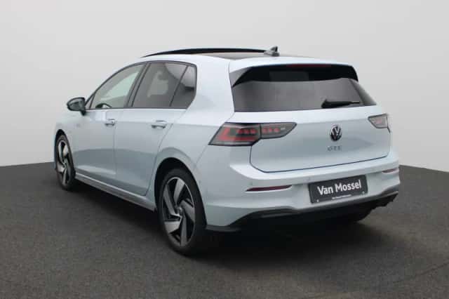 Volkswagen Golf (2025) thumbnail 2