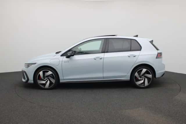 Volkswagen Golf (2025) thumbnail 4