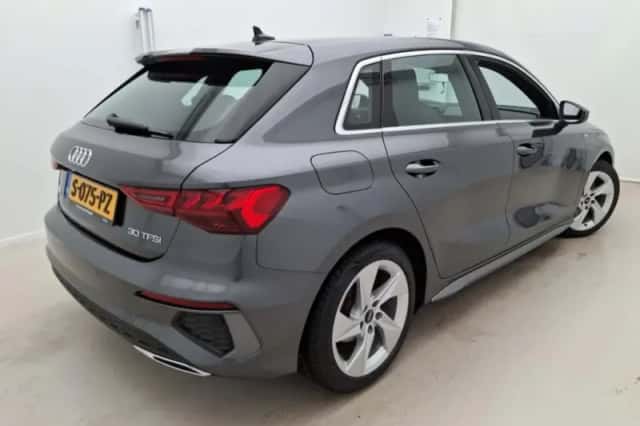 Audi A3 (2023) thumbnail 2
