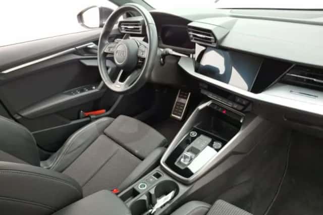 Audi A3 (2023) thumbnail 3