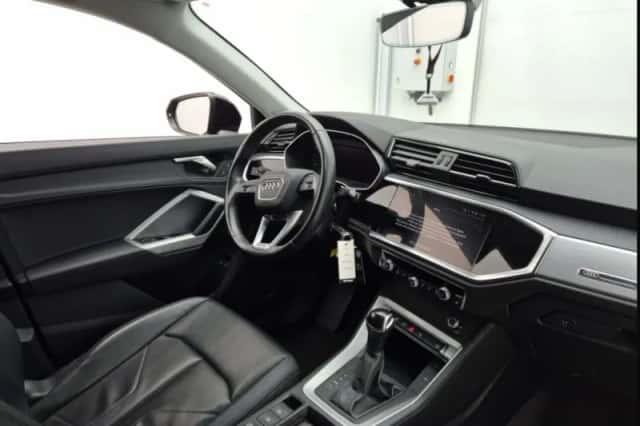 Audi Q3 (2023) thumbnail 2
