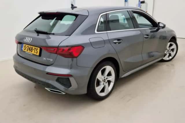 Audi A3 (2023) thumbnail 2