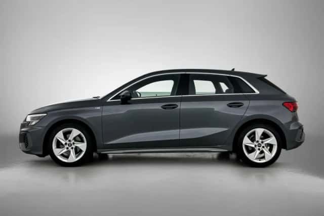 Audi A3 (2023) thumbnail 2