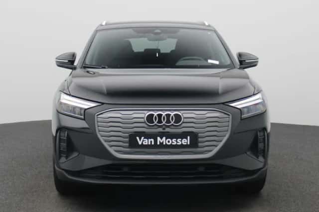 Audi Q4 e-tron (2025) thumbnail 2