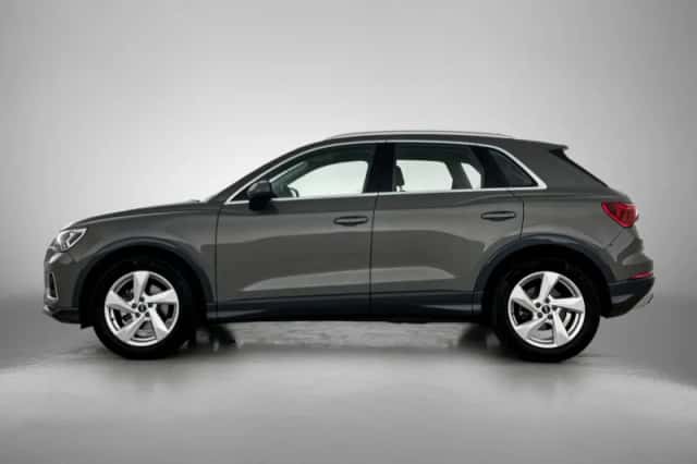 Audi Q3 (2022) thumbnail 2