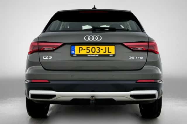 Audi Q3 (2022) thumbnail 3