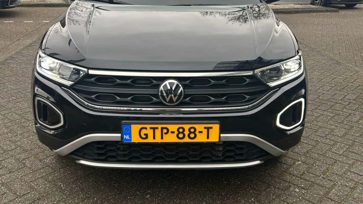 Volkswagen T-Roc (2024) — foto 1