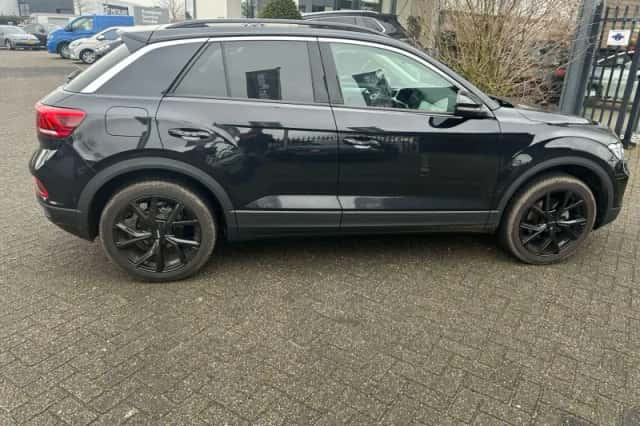 Volkswagen T-Roc (2024) thumbnail 6