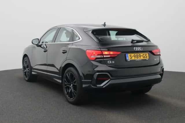 Audi Q3 (2023) thumbnail 3
