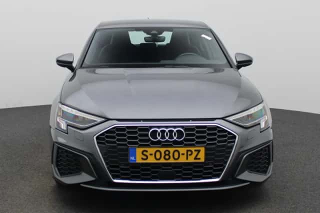 Audi A3 (2023) thumbnail 2